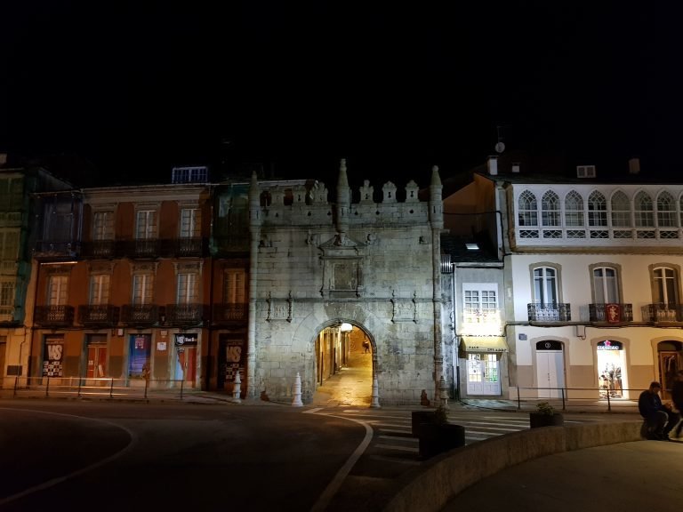 A porta de Carlos V iluminarase para commemorar o Día Mundial do Alzheimer