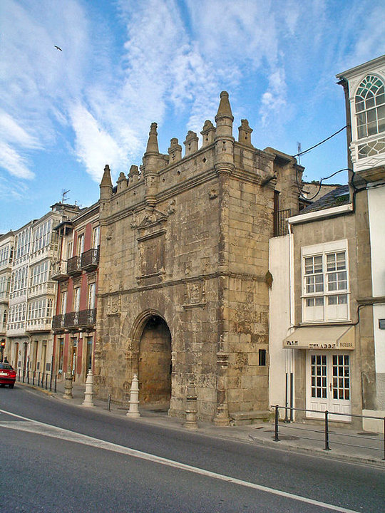 Viveiro, porta de Carlos V, iluminación, dislexia