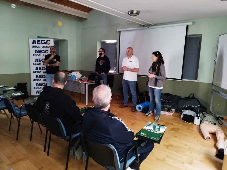 150424 JORNADA SOBRE PRIMEROS AUXILIOS PARA AGENTES DE GUARDIA CIVIL Y POLICÍA NACIONAL CELEBRADA EN RIBADEO EL PASADO SÁBADO