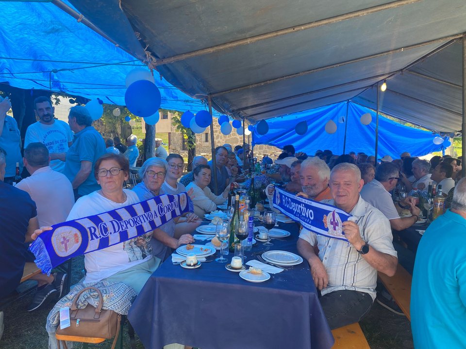 Comida de la Peña Pardo de Cela de Foz por el ascenso del Deportivo de La Coruña