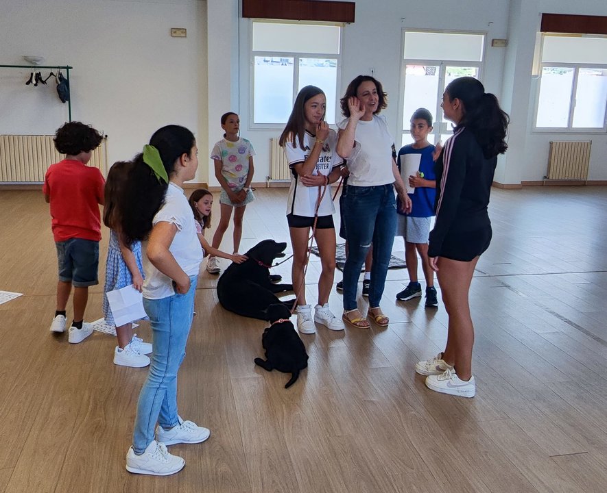 Taller de iniciación al lenguaje de signos en Cervo