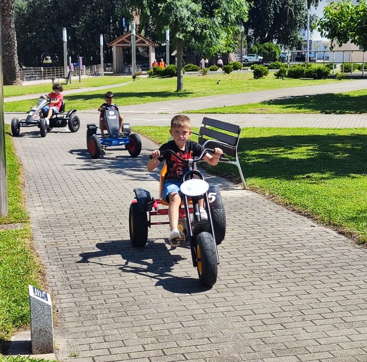 Jornada de karts en Cervo. Enredando no verán