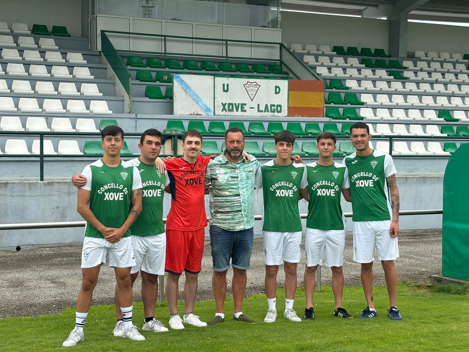 Álex Mendaña, Xenxo Salgueiro, Iker Peña, Antonio Meitín, Bruno Graña, Carlos Timiraos y Jairo Amancio, del Xove Lago.