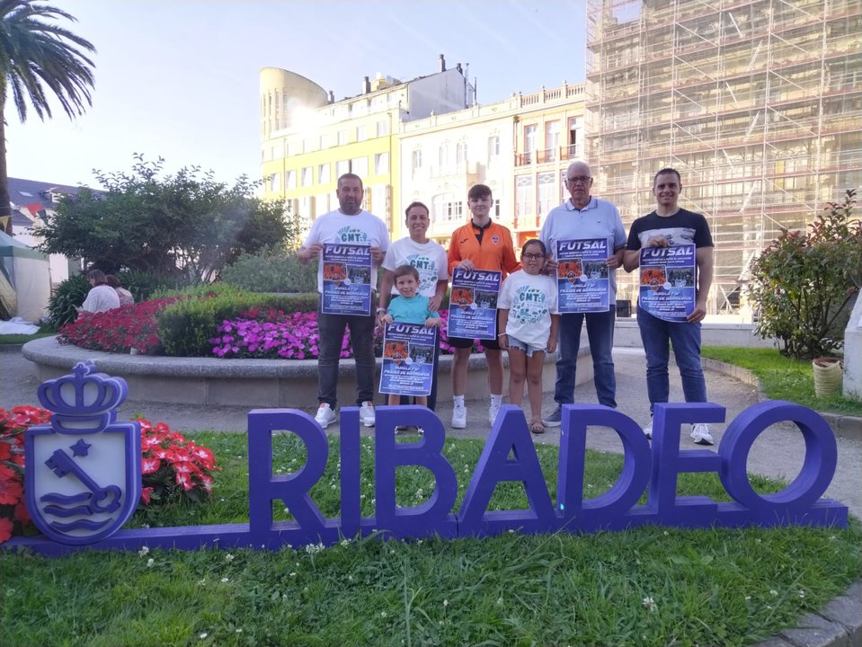 160824 Foto presentación partido benéfico Ribadeo (1)