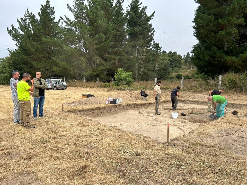 Excavación en el yacimiento de Proendos, en Sober. Restos romanos.