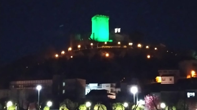 Torre del Homenaje de Monforte, verde por el día del Alzheimer