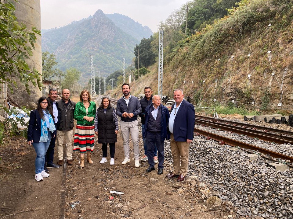 Antonio Ameijide y miembros del PP visitan las obras del tren en la zona sur de la provincia de Lugo