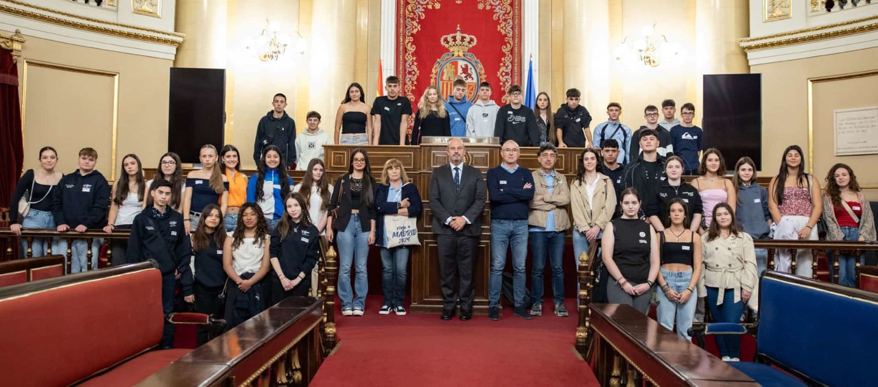 Los alumnos de segundo de bachillerato del IES de Vegadeo en el Senado