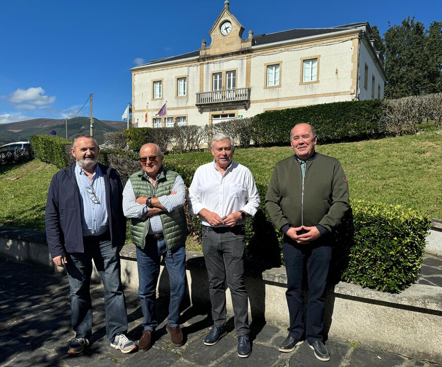 Balseiro, Lamela, Barreiro e Serrano durante a visita ao Valadouro