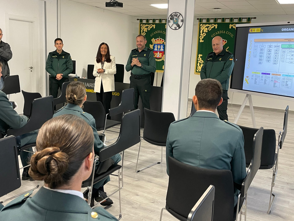 Isabel Rodríguez recibe a los nuevos agentes en prácticas de la Guardia Civil