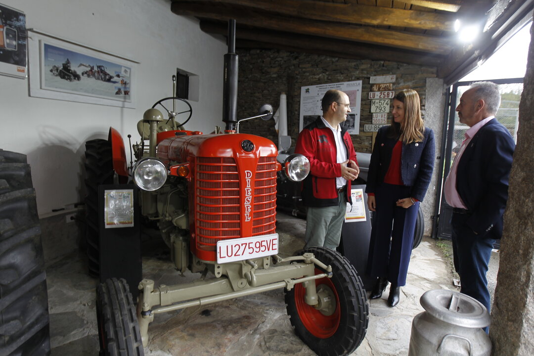 María José Gómez, conselleira de Medio Rural, durante la visita al Muvicla de Láncara