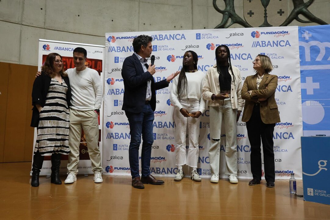 Charla de Lucy y Jessica Akamere, jugadoras del Emevé de voleibol