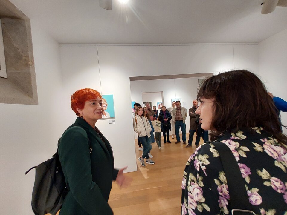 Maite Ferreiro, durante la inauguración de la exposición de Camino Casabella en O Vello Cárcere