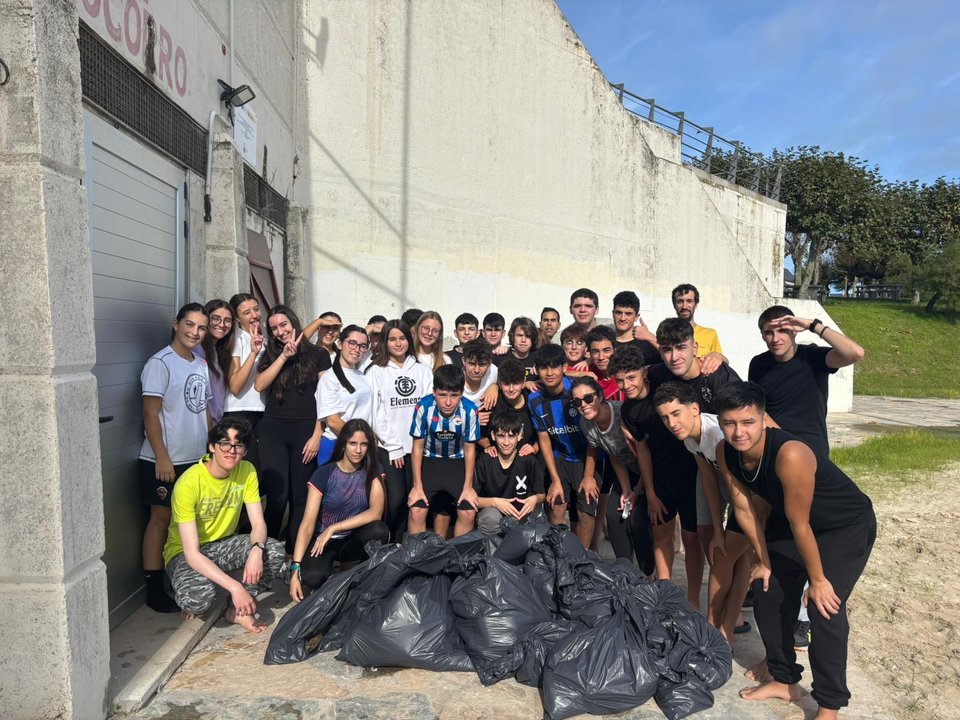 Limpieza simultánea de playas en Foz