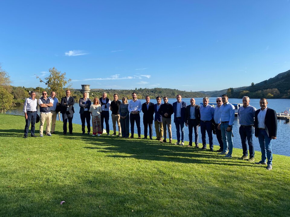 Deputados do GPP xunto a outros participantes na visita a Portugal