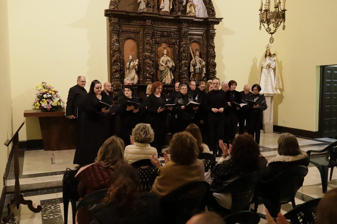 Homenaje de Coral Lugh a las víctimas de la Dana en el cementerio municipal de Lugo