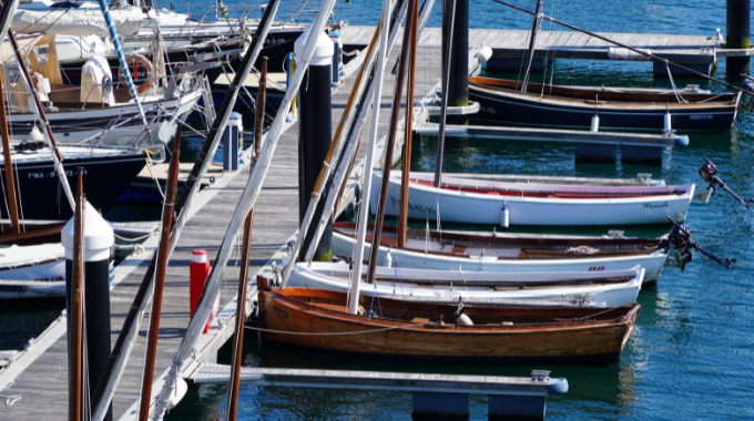 bote de vela latina