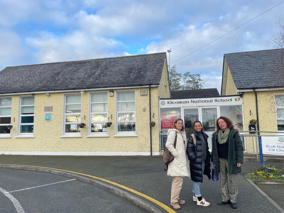 Las tres maestras del CEIP de Cervo, durante la visita a Dublín