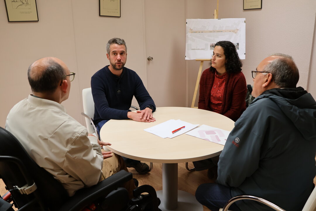 Reunión de Rubén Arroxo con representantes de Cogami