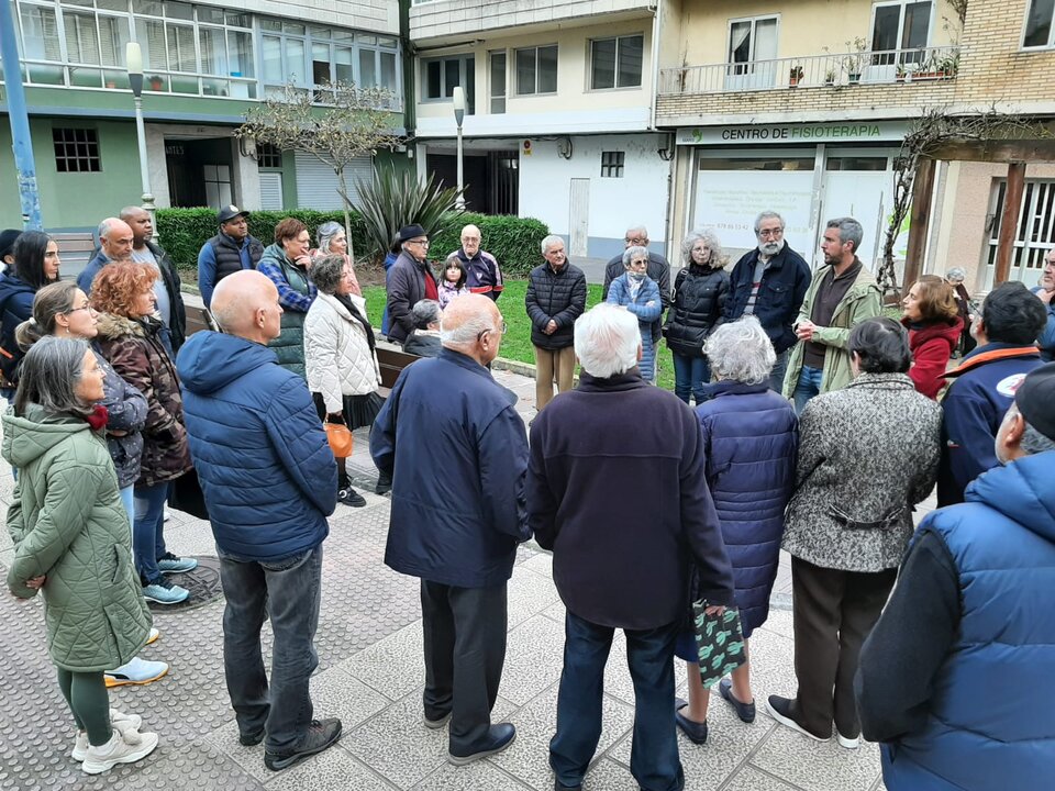 Rubén Arroxo, durante la reunión con los vecinos del barrio de la estación