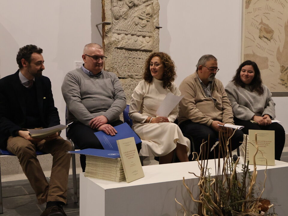 Presentación del libro Da vila do Castro d´Ouro ao concello de Alfoz: oitocentos anos na
Historia en el Museo Provincial