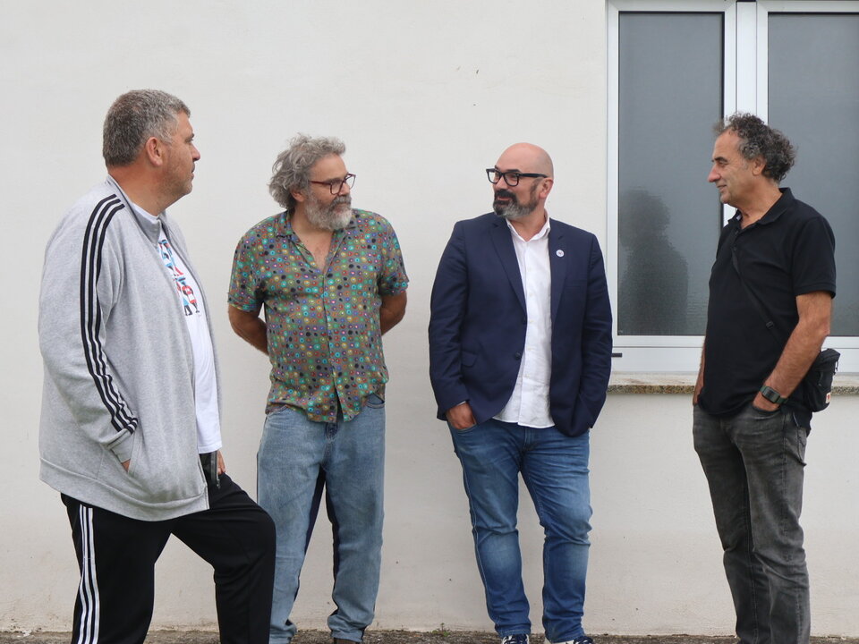 Foto Arquivo. Efrén Castro acompñado por Francisco Xavier Fanego, Simeón
Neira e Benito García nunha recente visita a Foz.