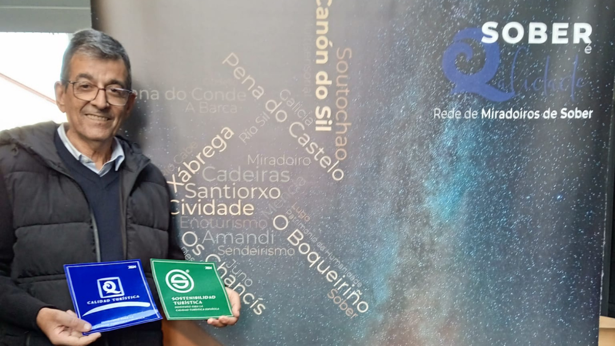 Luis Fernández Guitián, con las certificaciones