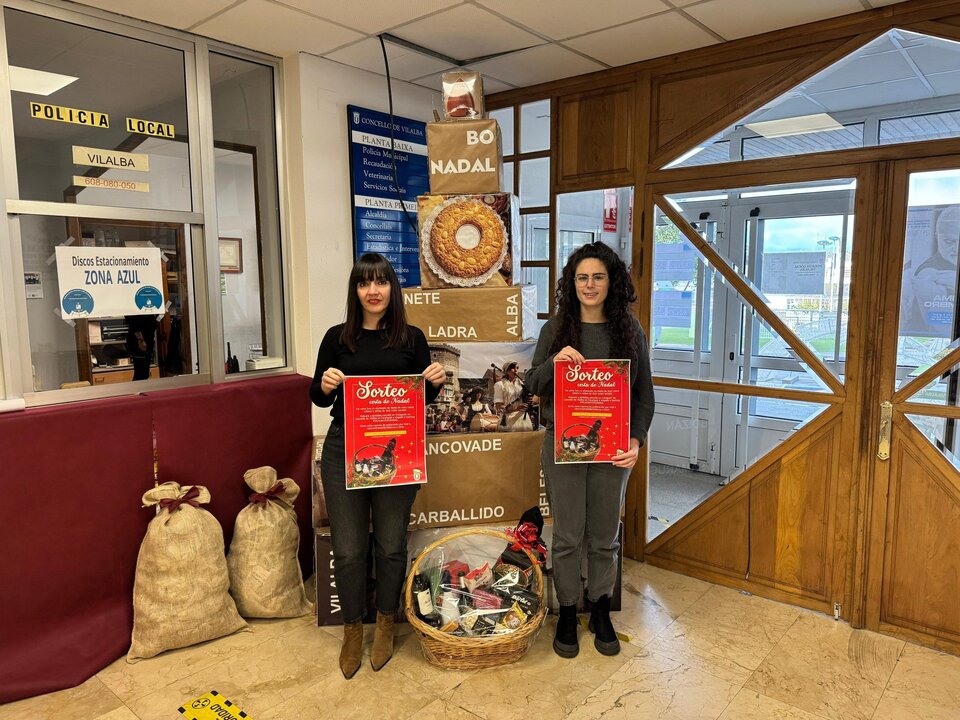 Marta Rouco y Paula Vigo presentaron la iniciativa del sorteo de una cesta de Navidad en Vilalba