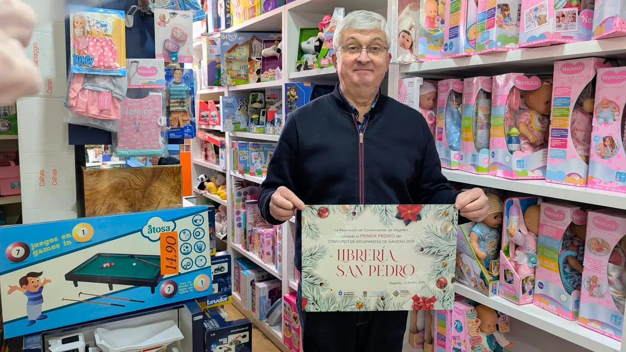 La Librería San Pedro consiguió el primer puesto en el Concurso de Escaparates de Navidad de Ascove