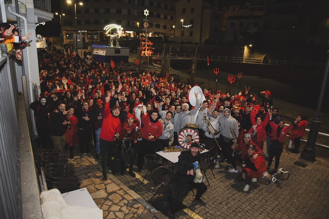 La San Silvestre XZ23, con temática de infierno.  Tapia de Casariego