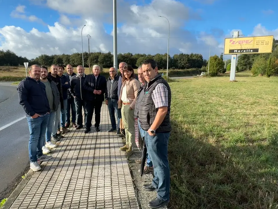 Los senadores del PP, con empresarios del Polígono de Morelle, en Sarria