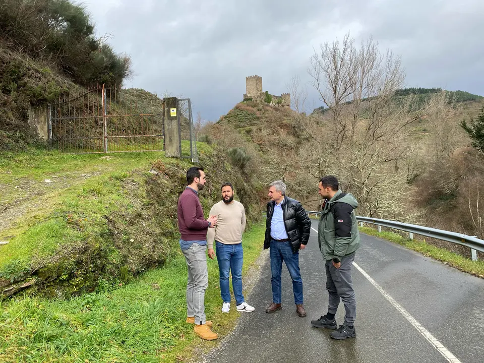 Deputados provinciais e concelleiros PP Cervantes - castelo Doiras