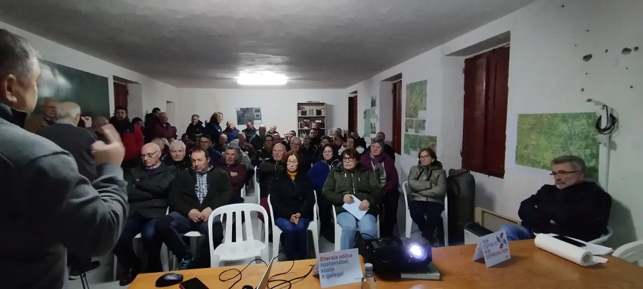 Charla sobre el proyecto del parque eólico de Satrebares organizada por el BNG de Guitiriz