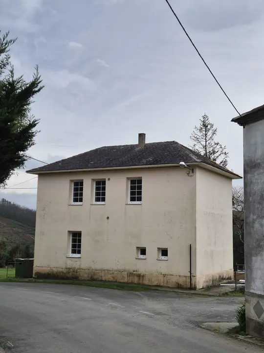 Antiga escola de Vidal Trabada