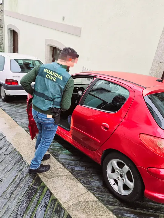 250129.1registro vehiculo persona detenida por la Guardia Civil