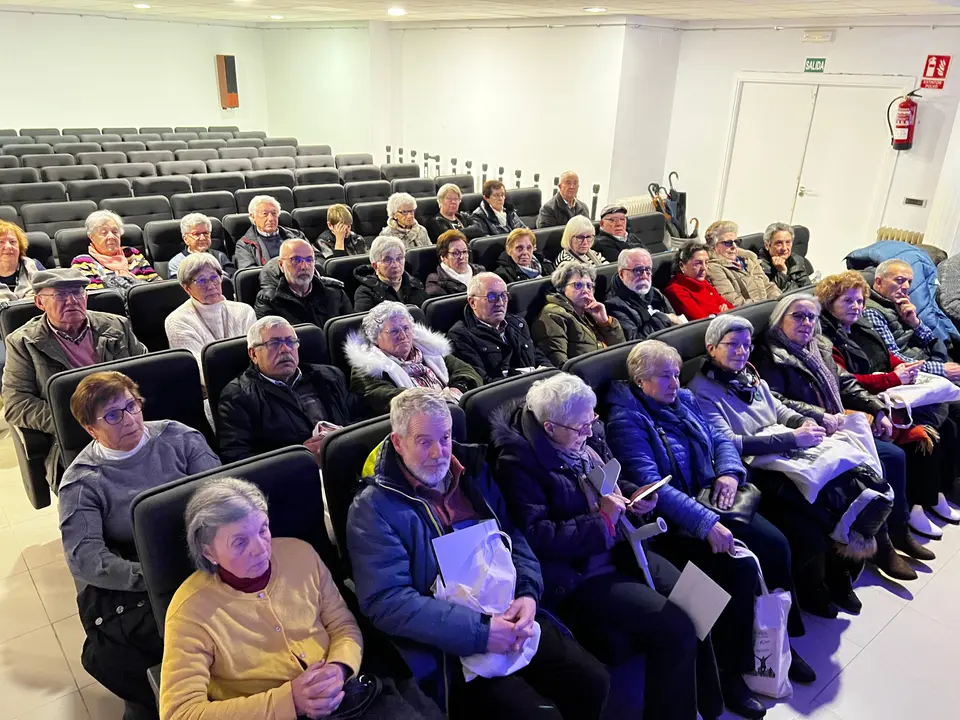 Los alumnos de la UNED sénior de A Coruña fueron recibidos en la casa consistorial de Rábade