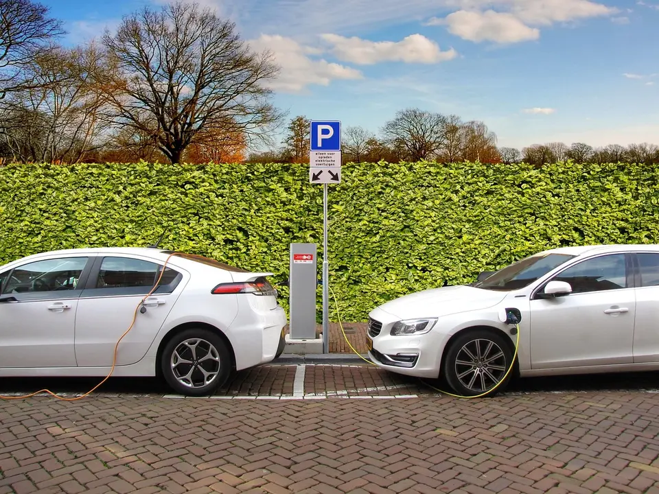 Coche eléctrico, cargador