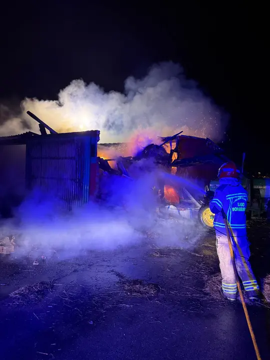 Incendio de un alpendre en O Morgullón, Espiñeira (Ribadeo)