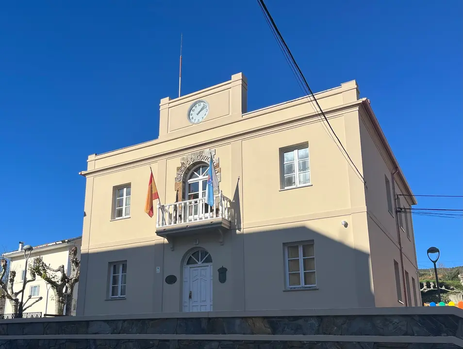 Fachada Concello de Trabada 2