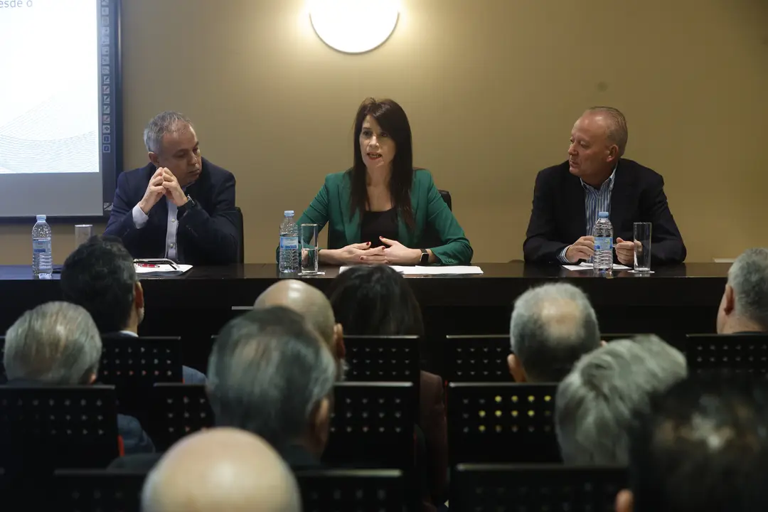 María Allegue mantuvo un encuentro con representantes de APEC en Lugo