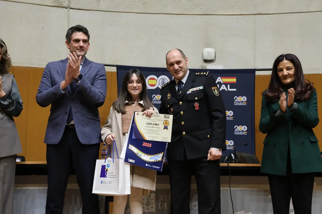 La ceremonia de entrega de premios del Concurso Infantil de Dibujo de la Policía Nacional se celebró en la Delegación de la Xunta en Lugo