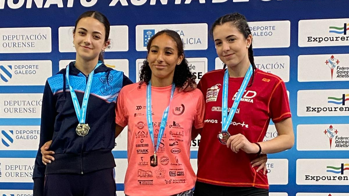 Iria Rodríguez, a la derecha, acabó tercera en los 400 metros lisos, en categoría sub-20