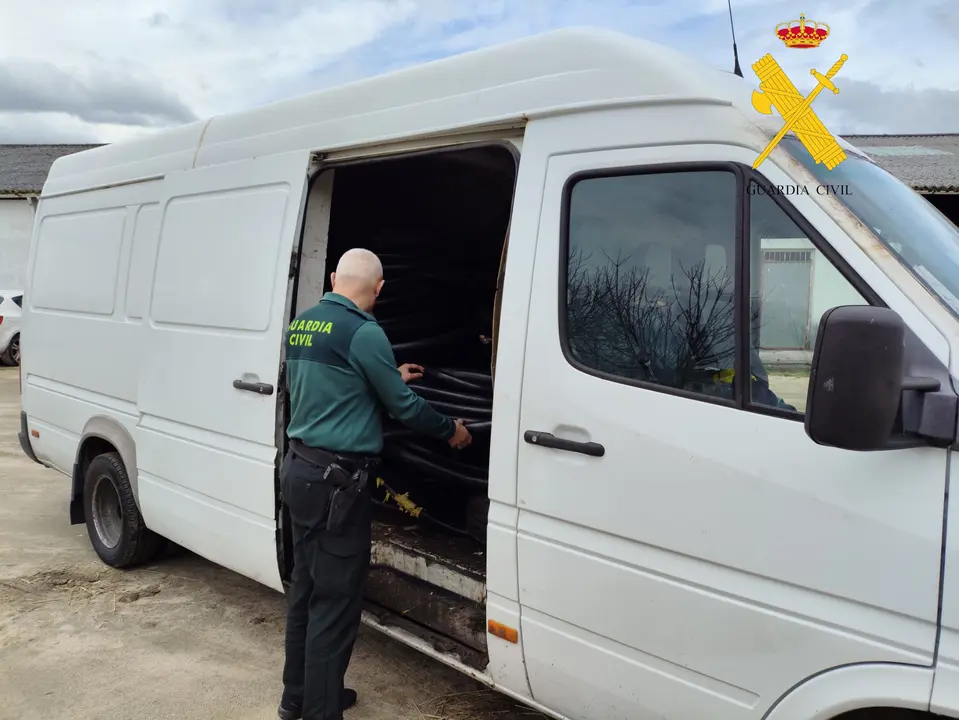 Los hombres detenidos transportaban 1.200 kilos de cobre en un furgón