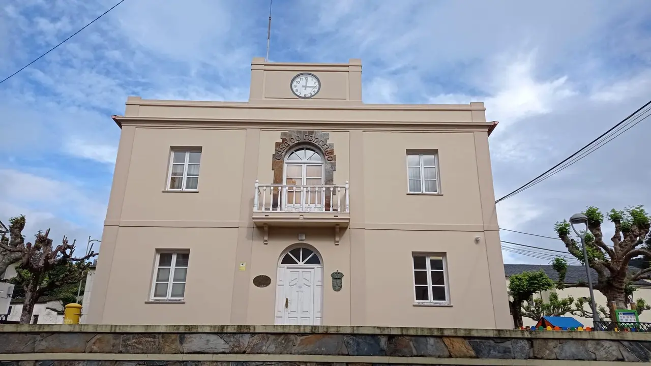 Fachada Concello de Trabada