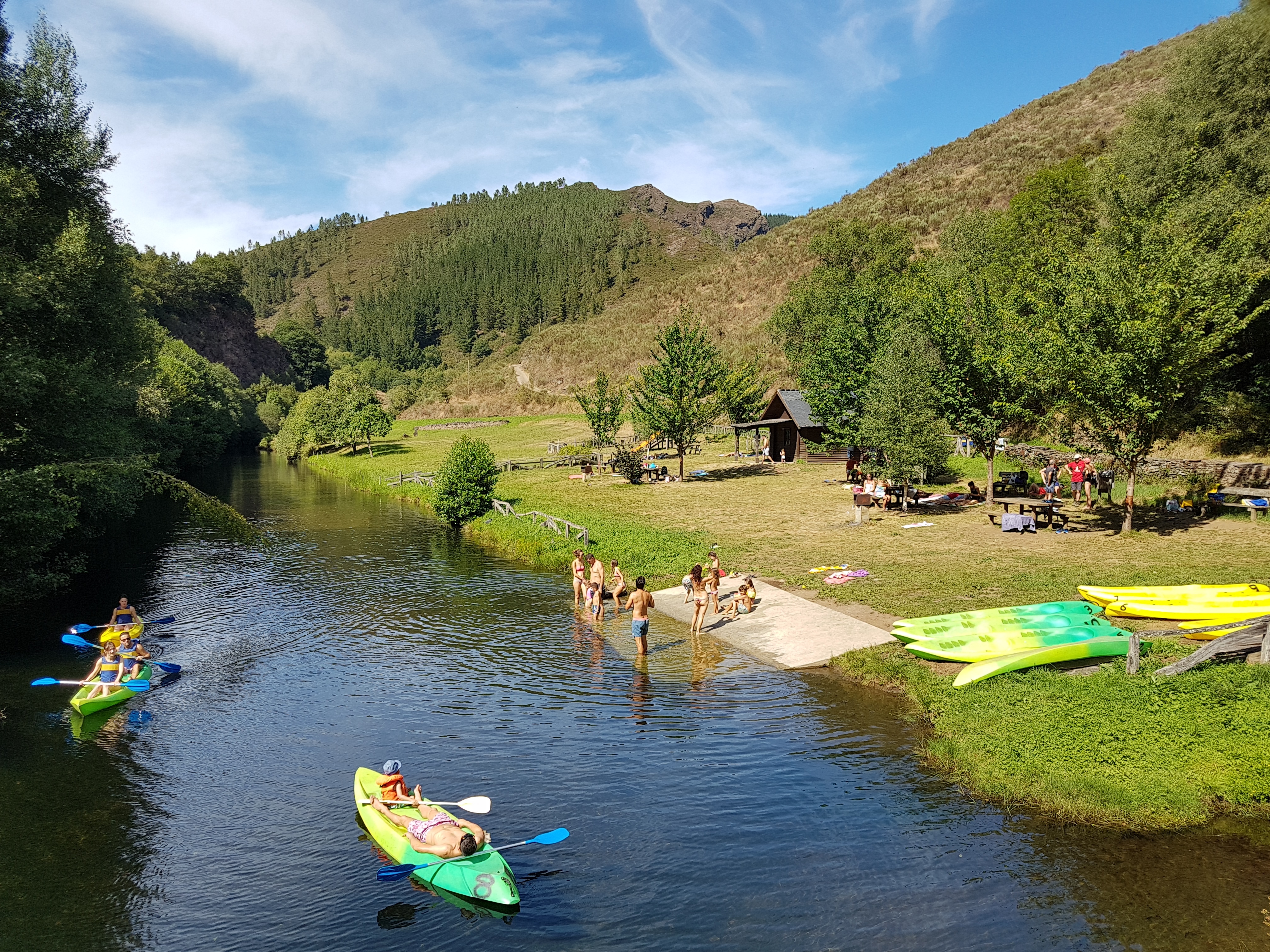 Baños y canoas en Ferreira, 
Santa Eulalia de Oscos